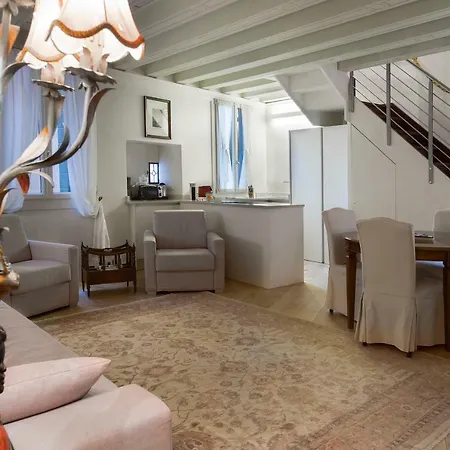 Luxury And Romantic Secret Escape In Venice! Апартаменты Венеция