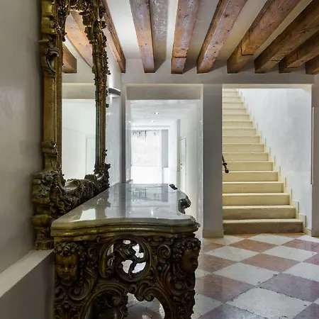 Luxury And Romantic Secret Escape In Venice! Апартаменты