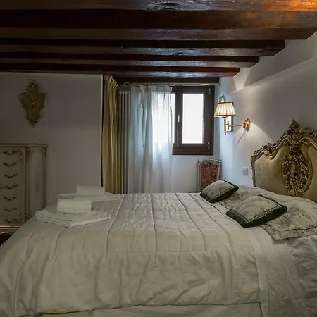 Luxury And Romantic Secret Escape In Venice! Апартаменты *